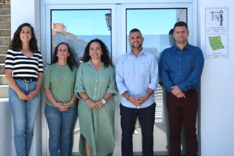 El Paso facilita la accesibilidad cognitiva mediante la instalación de pictogramas en espacios públicos